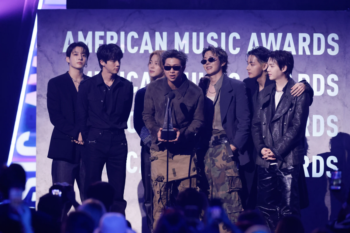 ¡BTS es el artista del año! la banda surcoreana ganó dicha categoría en prestigiosa ceremonia