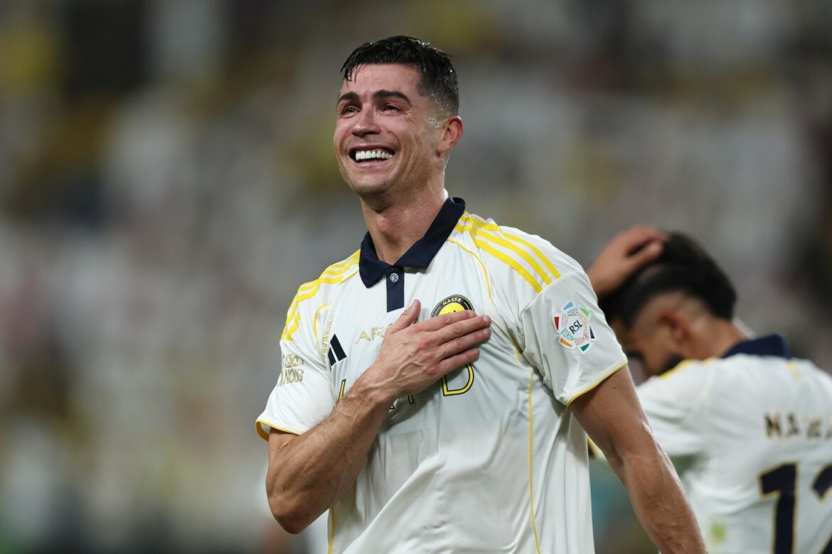 Cristiano Ronaldo celebra con Al Nassr tras ganar la Saudi Pro League.