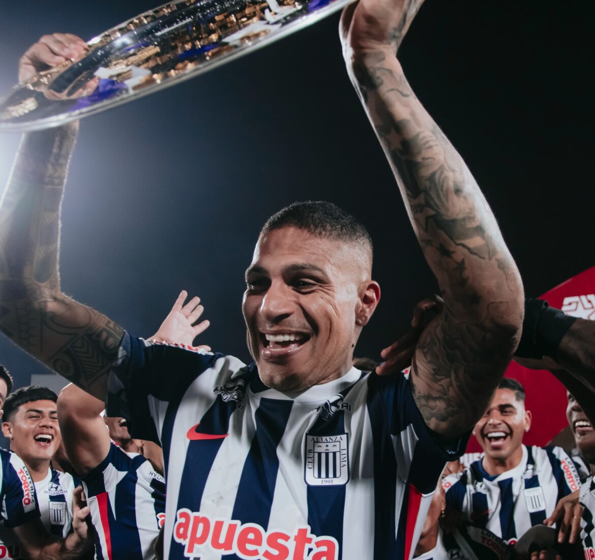 Paolo Guerrero ha ganado el Torneo Apertura con Alianza Lima. (Foto: Alianza Lima)