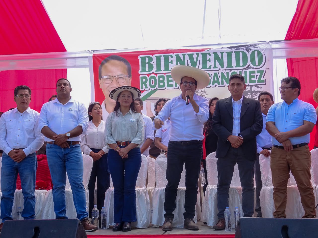 Roberto Sánchez agradece al pueblo por su pase a segunda vuelta 2026. Foto: X