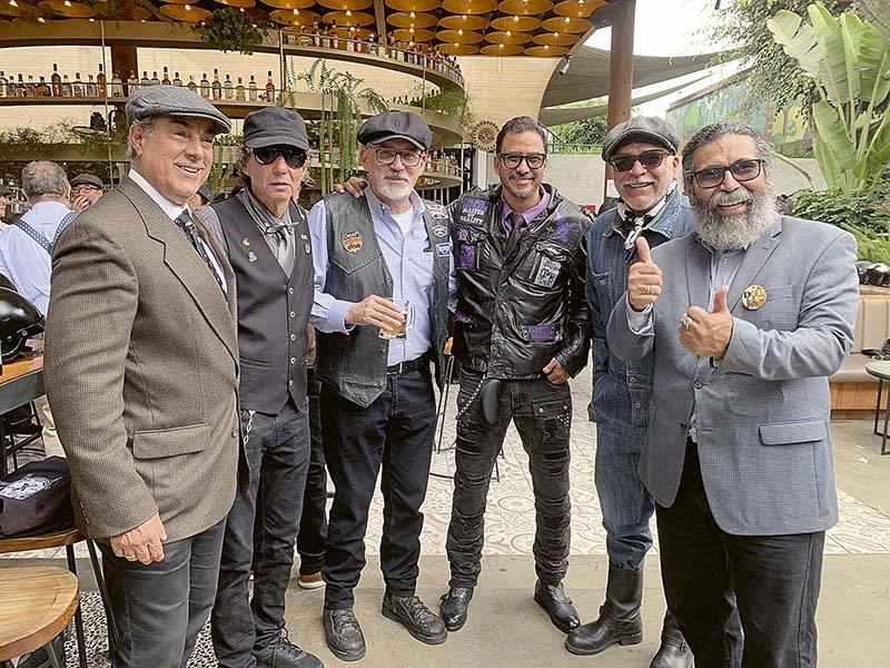 Variopintos Coqui Majluf, Toto Leverone, Eddie Rojas, Karlos Hernández, Fernando Puga y Juan Manuel Pretto.