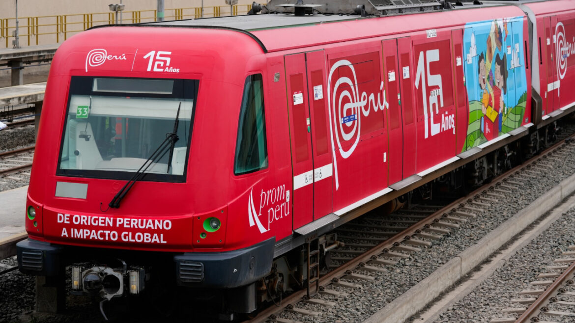 Mincetur y PromPerú inauguran tren de la Marca Perú.