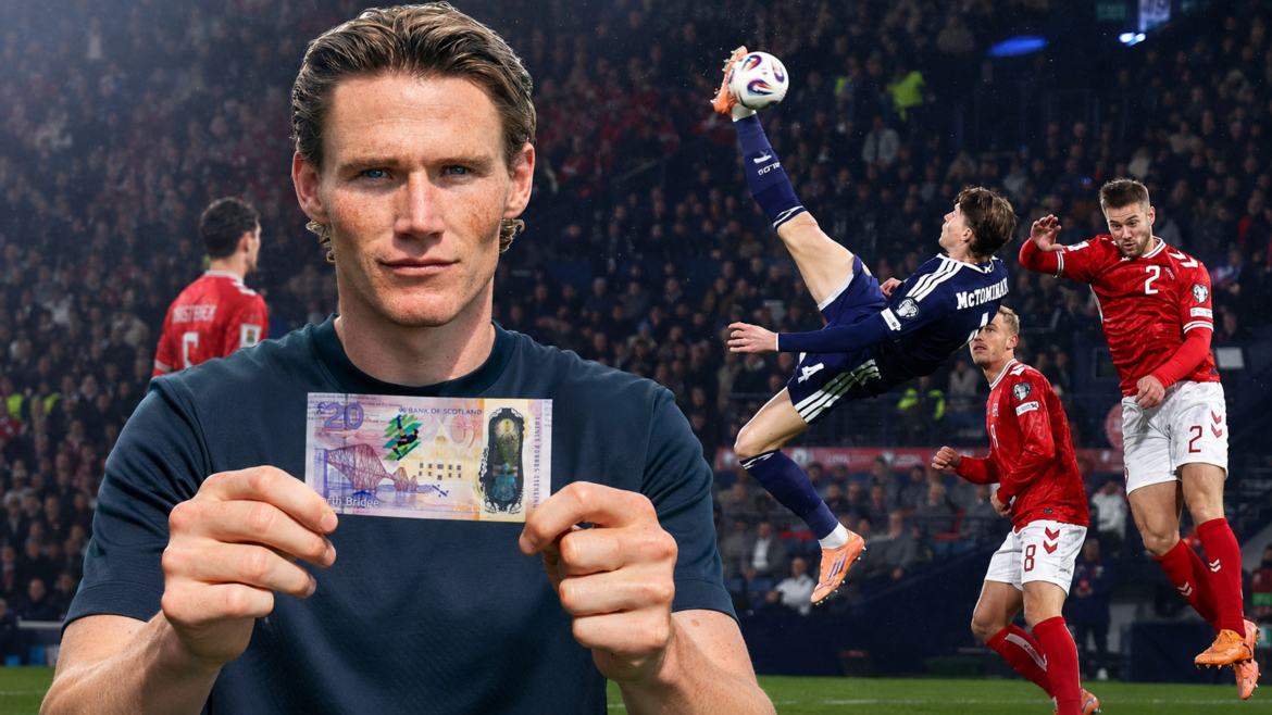 Scott McTominay muestra un billete conmemorativo del Banco de Escocia inspirado en su gol de chilena.