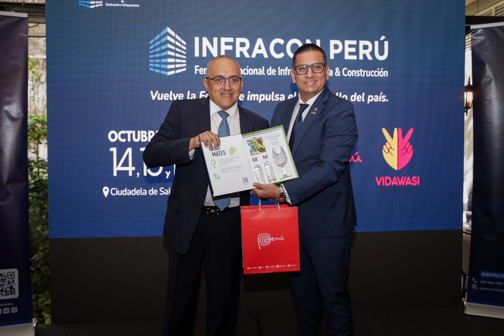 César Candela de la SNCI y Freddy Solano de Promperu