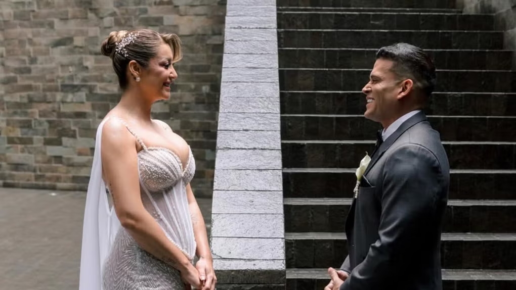 La pareja de artistas Karla Tarazona y Christian Domínguez se casó en una ceremonia civil en San Borja y confirmó que no realizará luna de miel por motivos laborales.