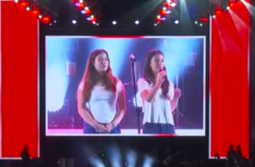 Kaori Villanela toma el micrófono en mitin de cierre de campaña de Keiko Fujimori. (Foto: Captura)