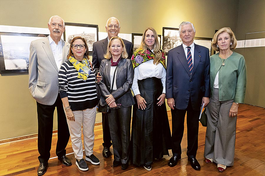 Carlos Llosa, Marilú del Carmen de Reparaz, Alvaro Carulla, Gina de Carulla, Sonia Cunliffe, Carlos Pareja y Consuelo Salinas de Pareja