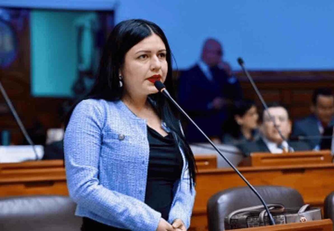 Ariana Orué es acusada de exigir cuotas a sus trabajadores (Foto: Congreso)