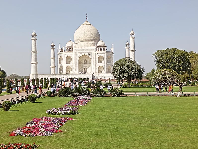 En la India existe un profundo misticismo y religiosidad. Además, hermosos monumentos milenarios.
