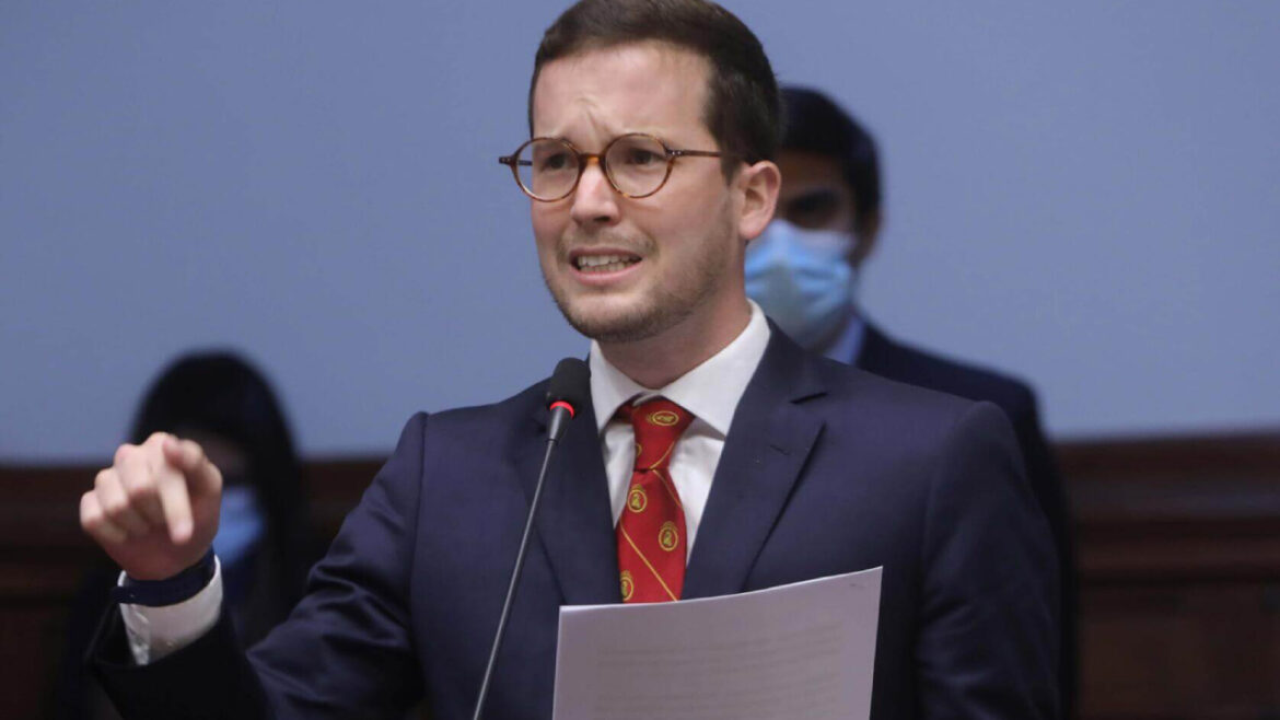 Alejandro Cavero renunció a Avanza País sin entrar en detalles sobre esta decisión.