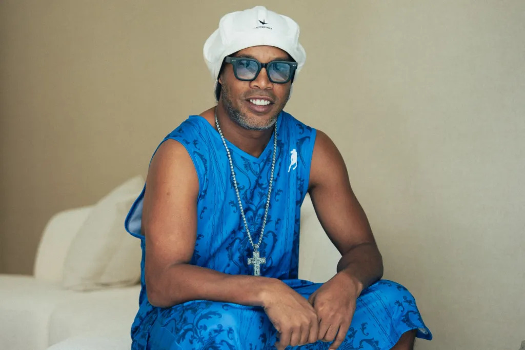 Ronaldinho debuta como cantante con el álbum “Camisa 10”