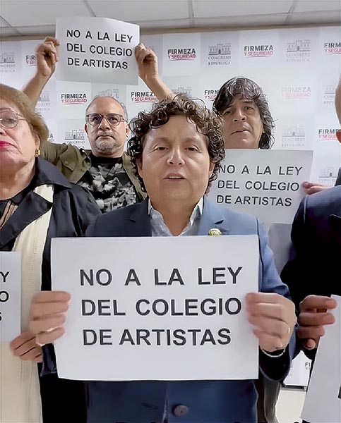 Artistas peruanos protestan y dicen NO al colegio de artistas.