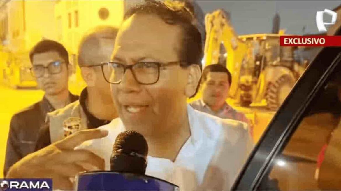 Roberto Sánchez tuvo incidente con su vehículo saliendo de su local de campaña.