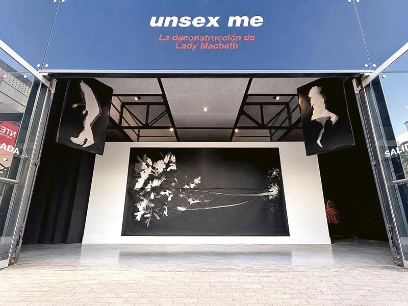 Roberto Huarcaya: La muerte para empezar. Instalación fotográfica.
