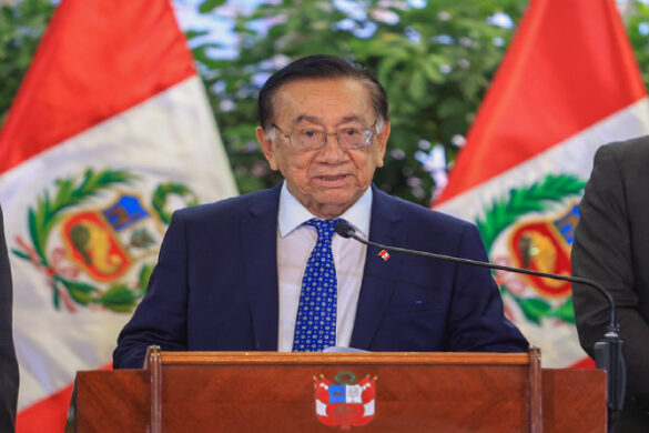 Estados Unidos reafirma alianza con Perú tras asunción de José María ...