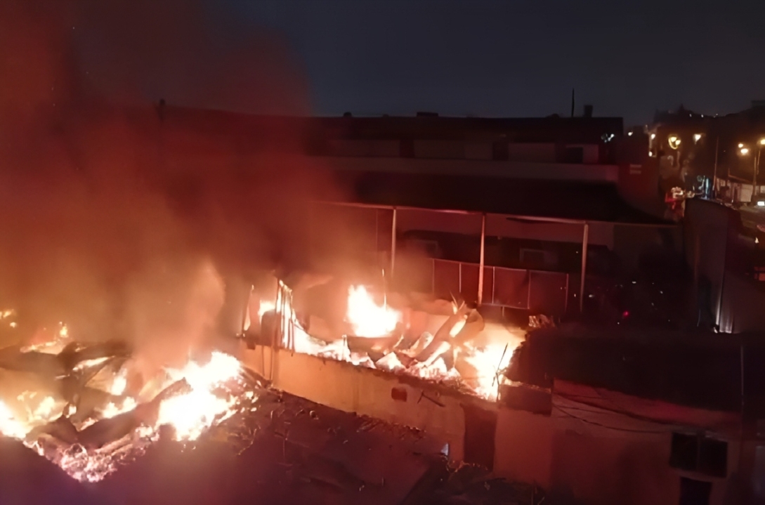 Incendio en Barrios Altos deja 10 familias damnifi