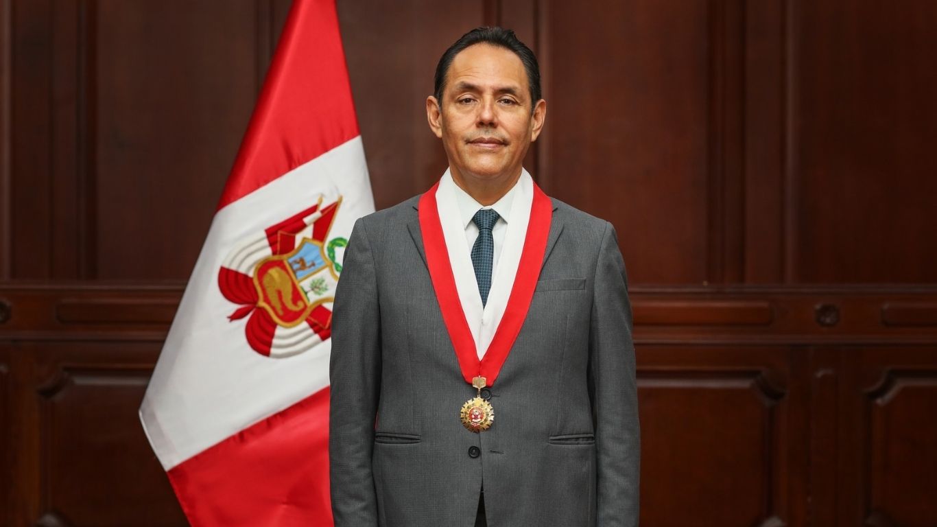 Tribunal Constitucional: Helder Domínguez juramenta como nuevo presidente tras salida de Luz Pacheco