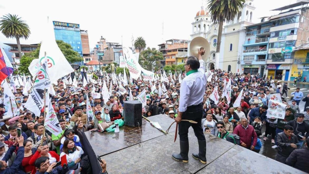 mitin Juntos por el Perú