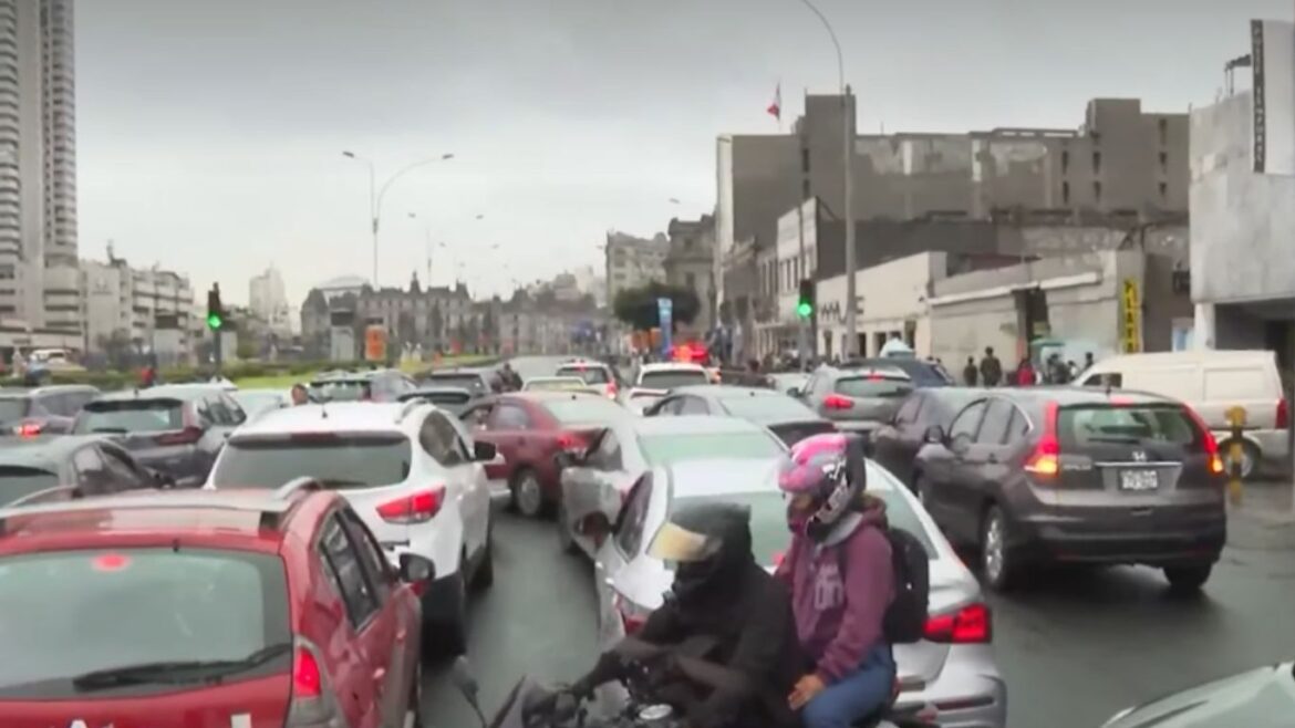 congestión vehicular en el Centro Histórico del Centro de Lima