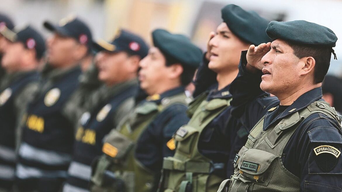 policías y militares
