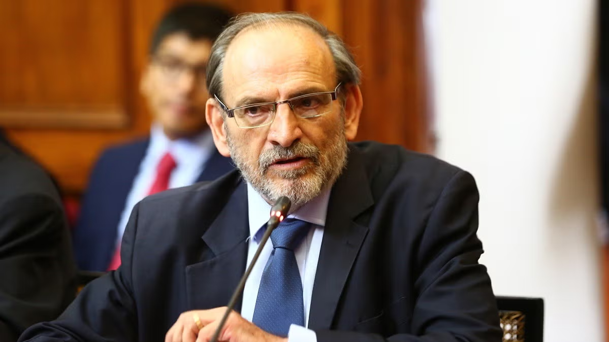 Yehude Simon cuestiona a Roberto Sánchez y advierte cambios en su discurso político