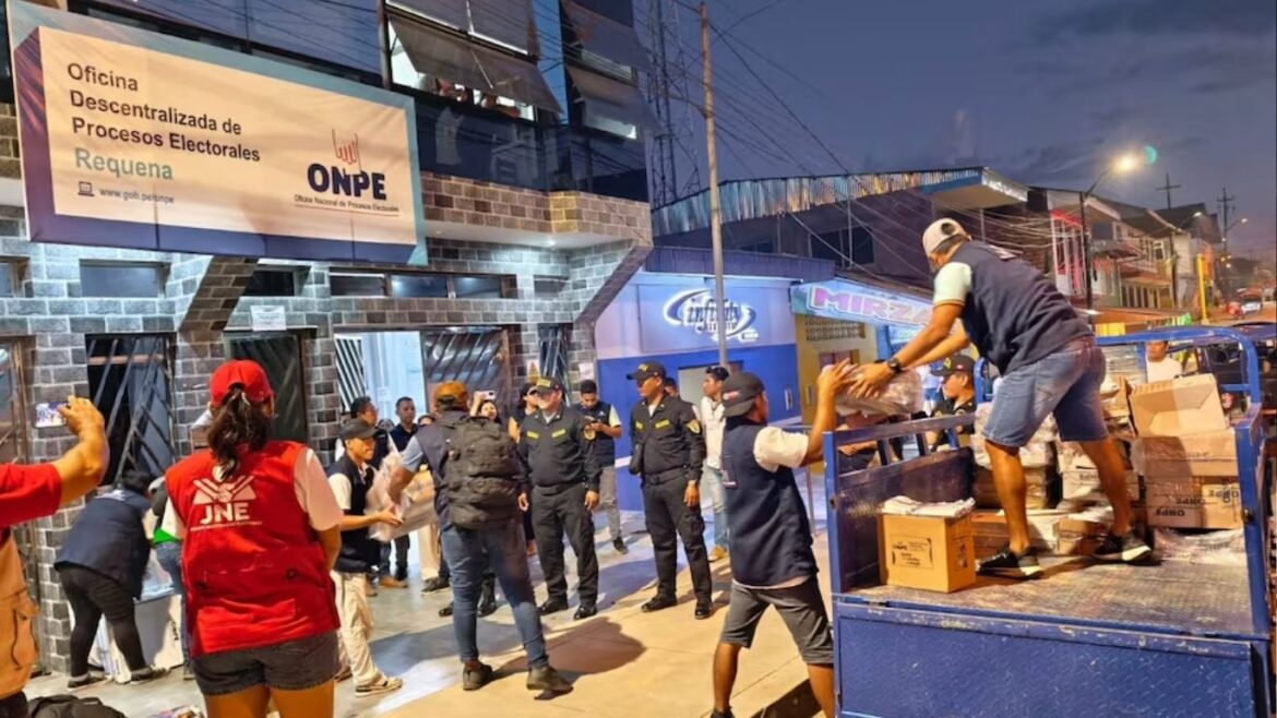 El material electoral del distrito de Yaquerana llegó a Loreto tras ocho horas de viaje en botes y avioneta.