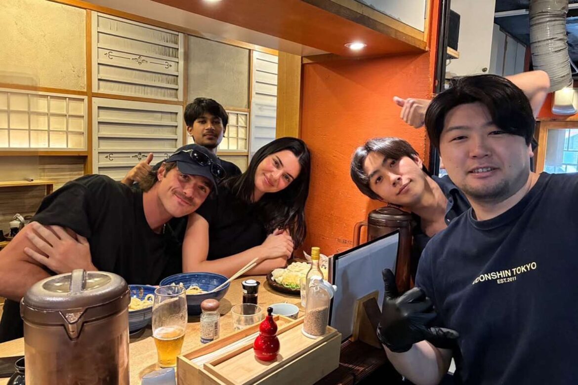 Tras unas vacaciones en Hawái, Kendall Jenner y Jacob Elordi continúan disfrutando de su romance con un viaje a Tokio.