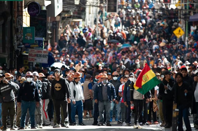 El Gobierno de Bolivia acusa a Evo Morales de enviar autobus