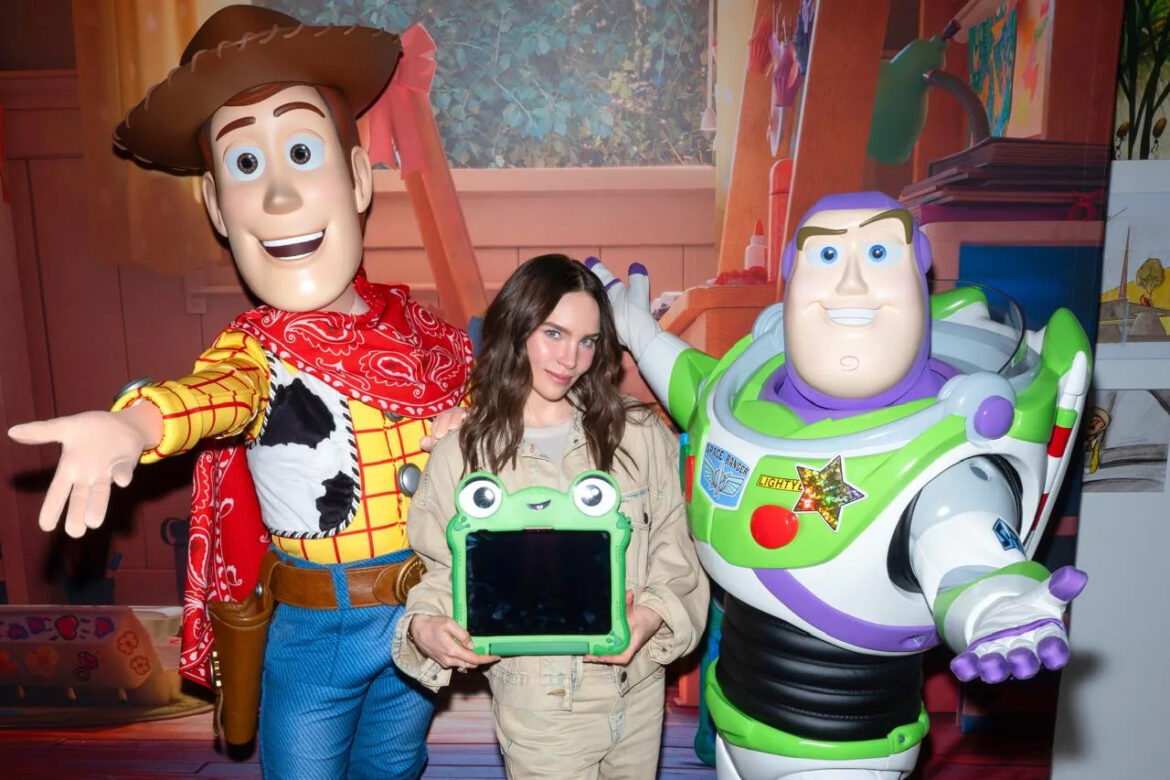 Belinda se une a Toy Story 5 y dará voz a un nuevo personaje de Pixar.