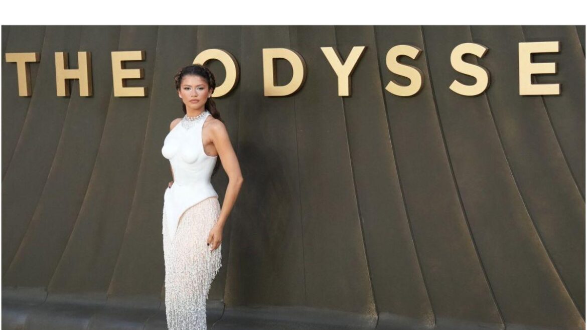 Un jet privado permitió que Zendaya luciera su esperado vestido en la premiere de La Odisea.