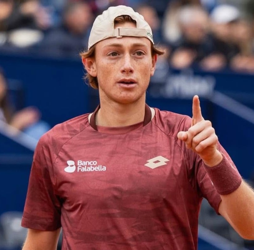 Ignacio Buse enfrenta a Stefanos Tsitsipas en el ATP 250 de Gstaad. (Foto: Federación Peruana de Tenis)