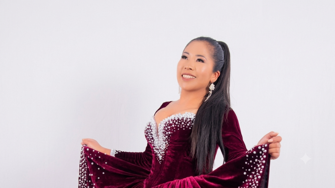 La cantante peruana Dayan Flor posa para una fotografía promocional tras ser nominada como mejor vocalista en los InterContinental Music Awards 2026 con su tema "Porquería".
