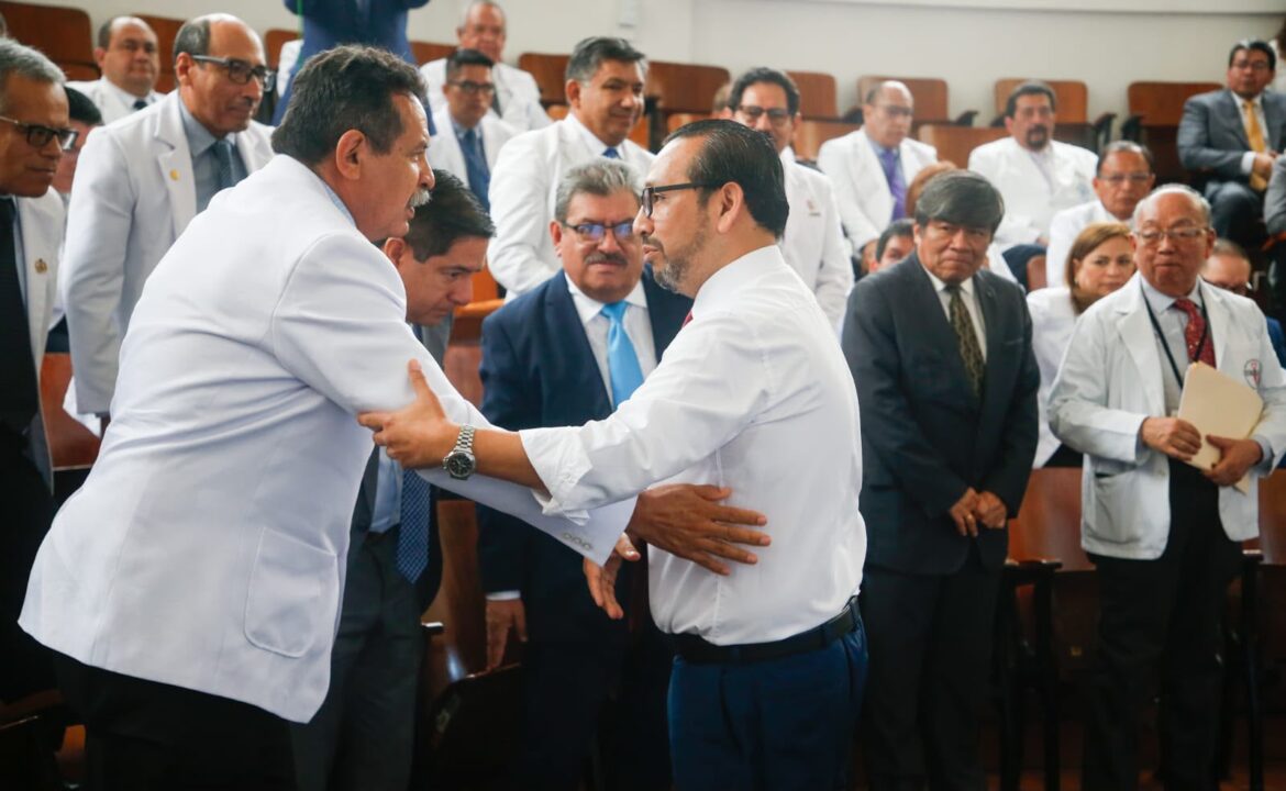Luis Dyer ministro de Salud