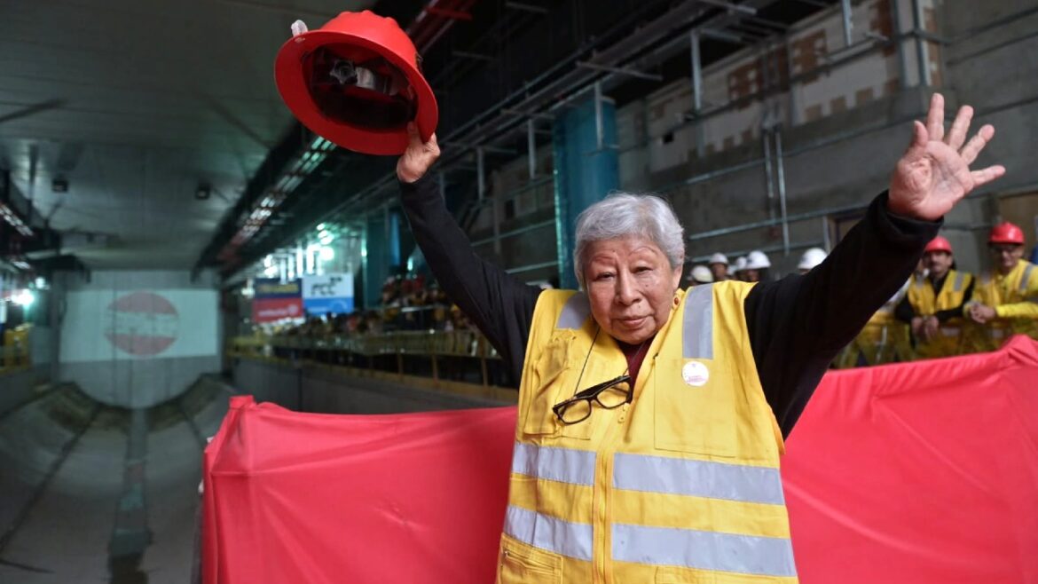 Delia Tasaico asistió a la llegada de la tuneladora a Insurgentes. Foto: MTC