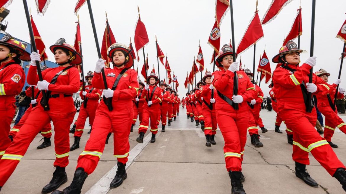 Los Bomberos Voluntarios del Perú anunciaron su no participación en la Gran Parada Militar, en Lima. Foto: Andina