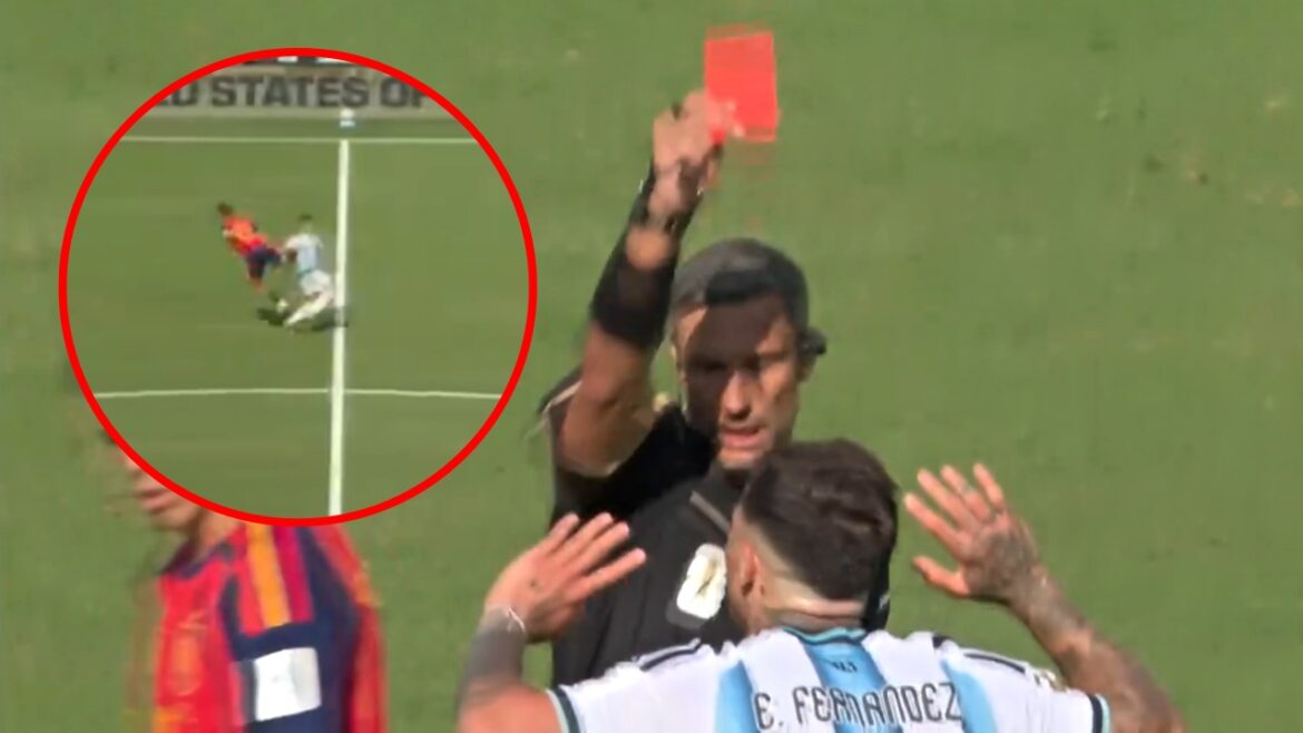 Enzo Fernández fue expulsado del Argentina vs. España, movimiento que condenó a la Albiceleste. Foto: composición Caretas