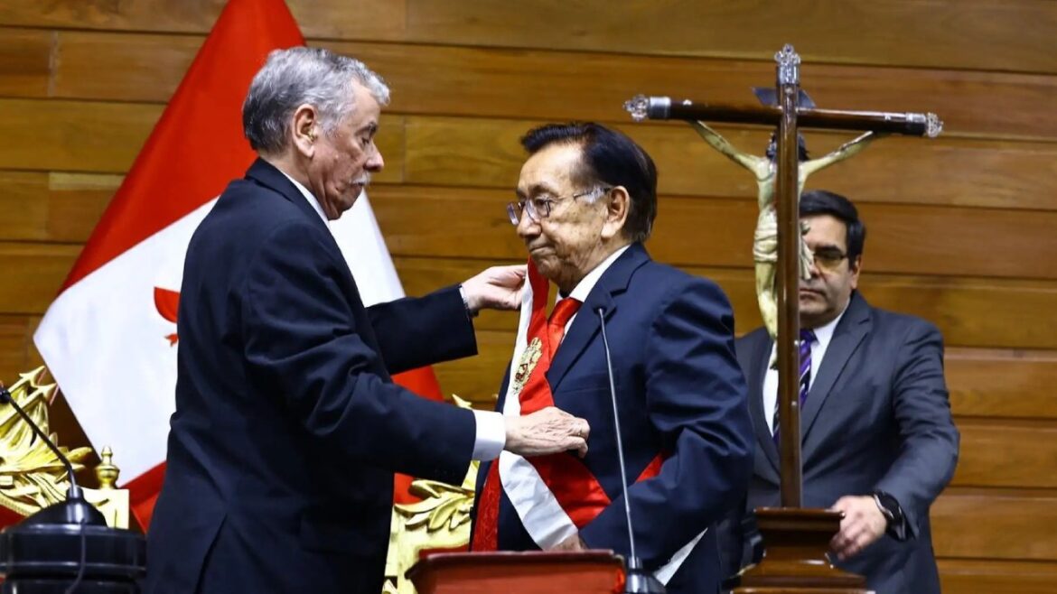 Fernando Rospigliosi recordó al presidente Balcázar el fin de su mandato. Foto: Andina