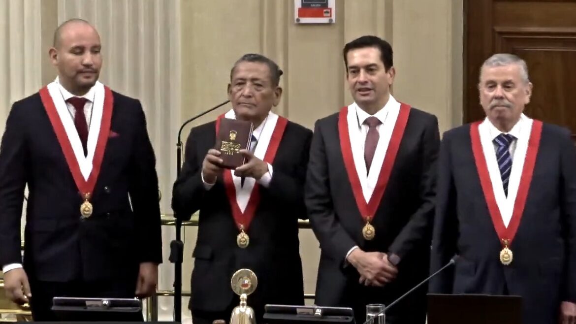Absalón Vásquez juró como senador de la República para el periodo 2026-2031. Foto: captura de pantalla/Congreso