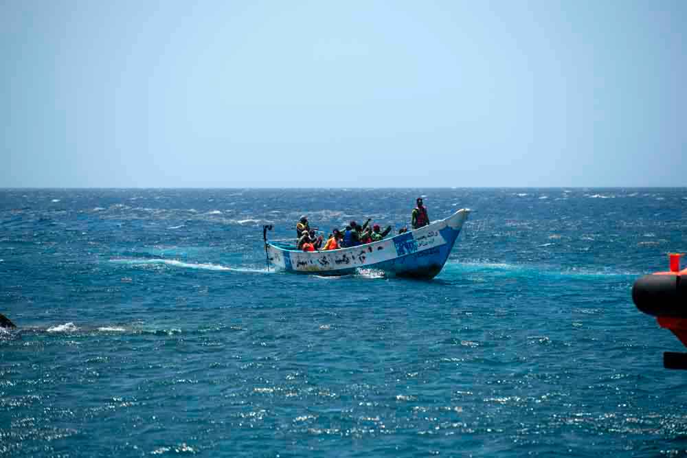 Barco con migrantes