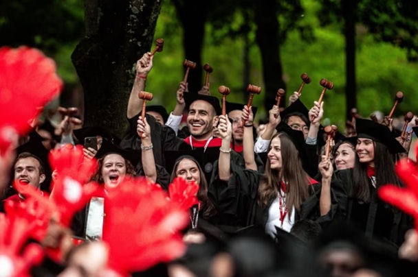 visados de periodistas y estudiantes
