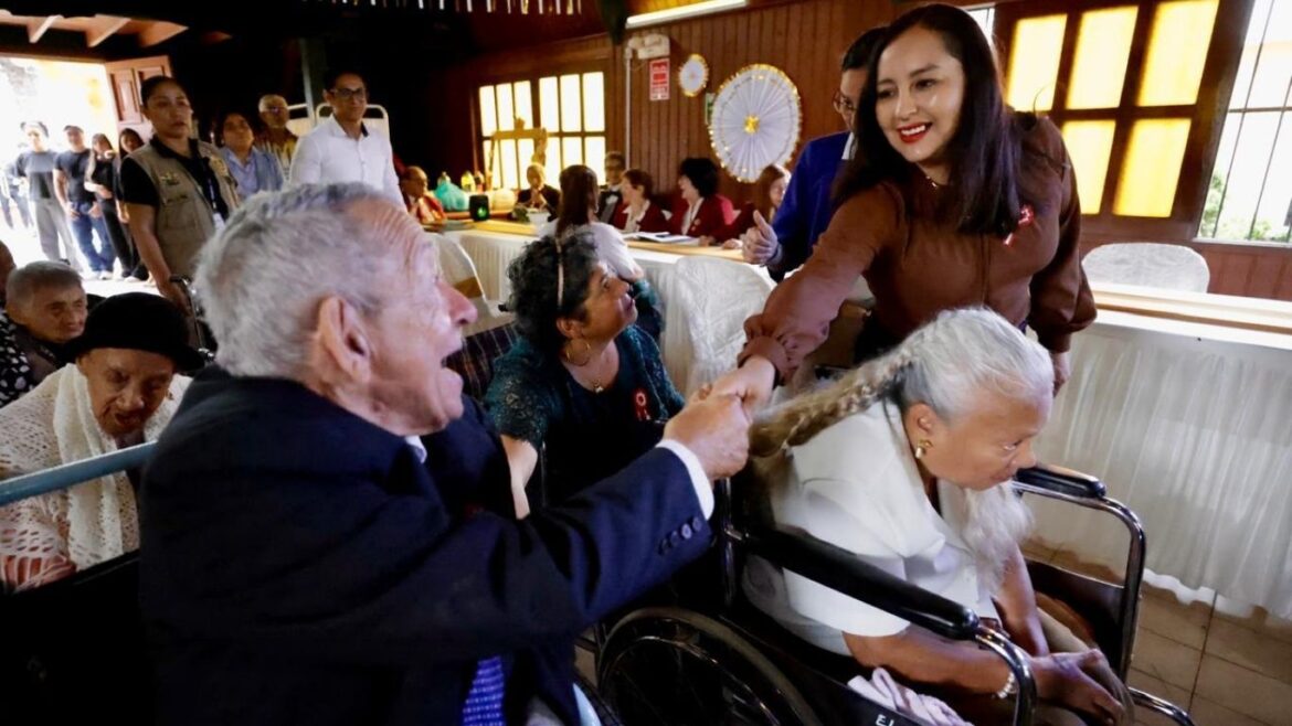 La ministra Edith Pariona participó en la ceremonia por el aniversario del CAR Mixto Virgen del Carmen. Foto: MIMP