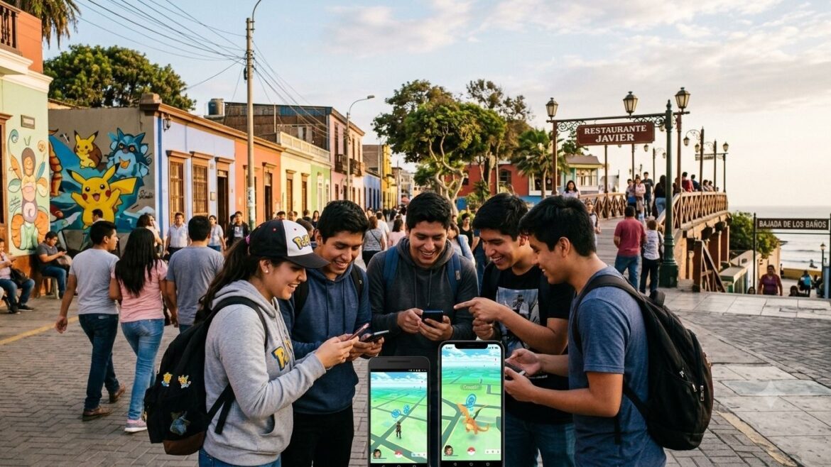Entrenadores de Pokémon GO reunidos en Barranco durante el Pokémon GO Fest 2026 buscando capturar a Mega Mewtwo.