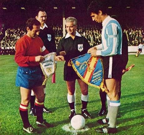 Hace 60 años, se disputó el único partido mundialista entre España y Argentina. Foto: EL Cronista
