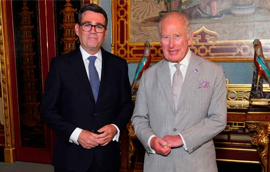 Andy Burnham y el rey Carlos III