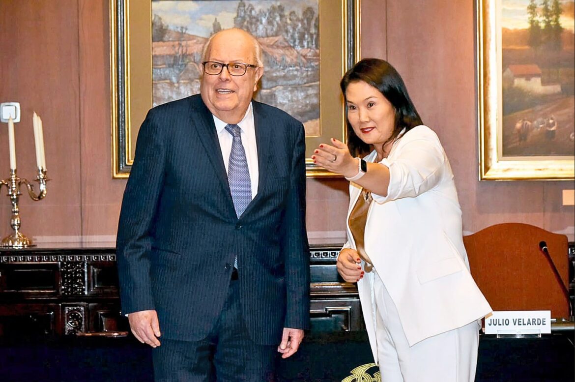 reunión de Julio Velarde con Keiko Fujimori
