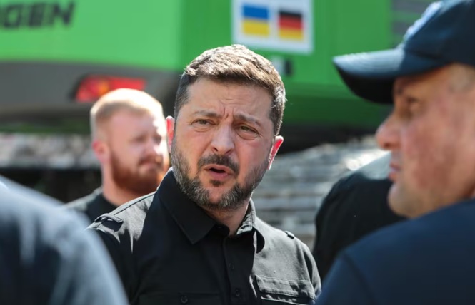 Volodimir Zelenski, presidente de Ucrania ataca refinerías rusas.