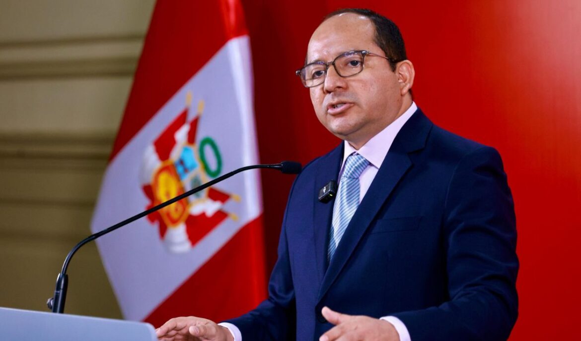 Aldo Bravo anuncia retiro del proyecto de ley que penaliza la apología del delito. Foto: Congreso