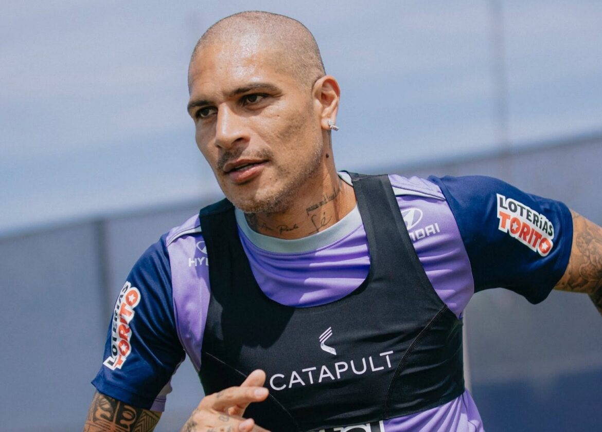 Pablo Guede mantiene su confianza en Paolo Guerrero pese a las críticas. (Foto: Alianza Lima)