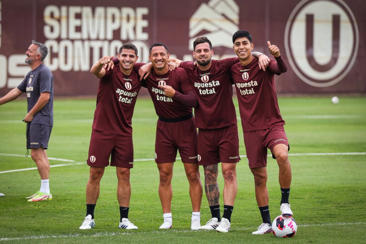 Héctor Cúper prepara el duelo ante Sporting Cristal y volvería a apostar por un sistema que le dio buenos resultados. (Foto: Universitario de Deportes)