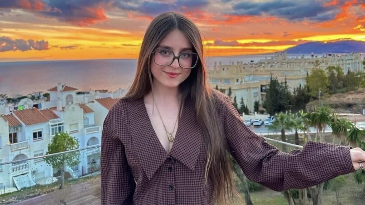 La influencer Roro, conocida por su contenido en redes sociales, enfrenta críticas luego de que resurgiera una publicación sobre la nacionalidad peruana.